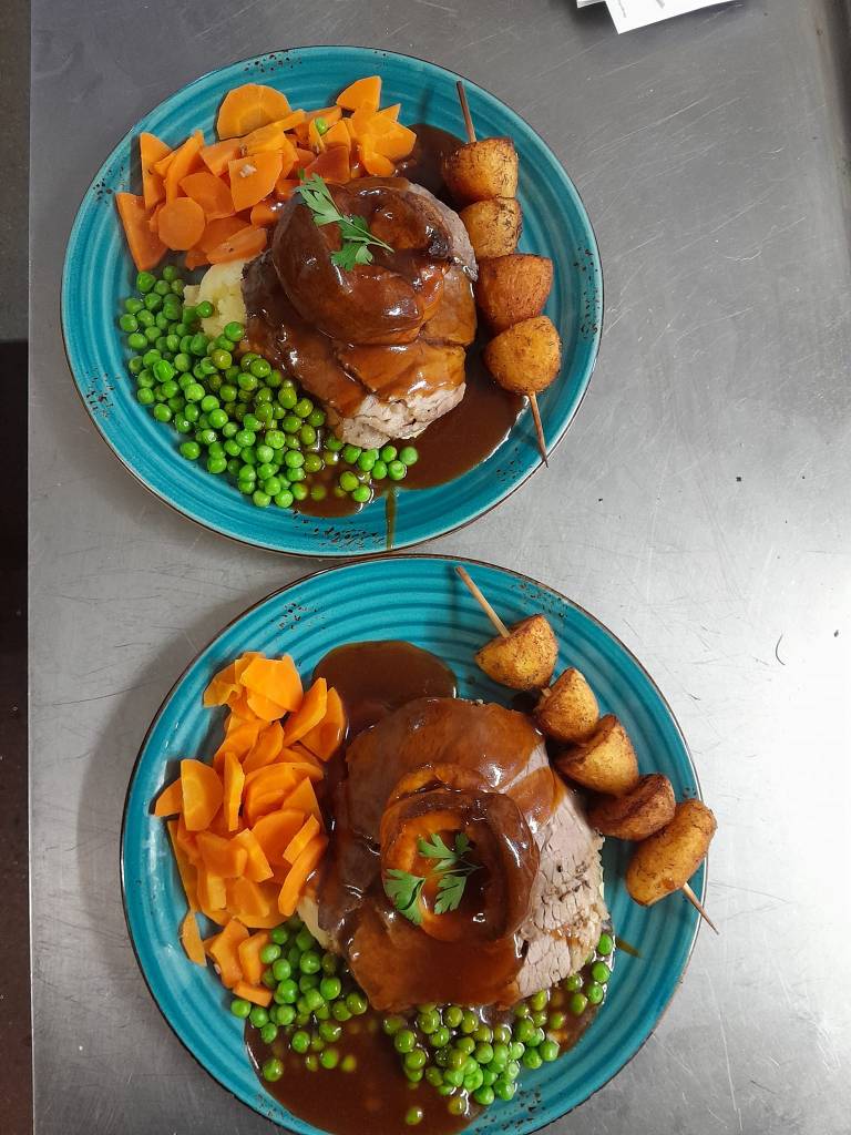 The Three Shippes pub carvery dinner in Waterford 