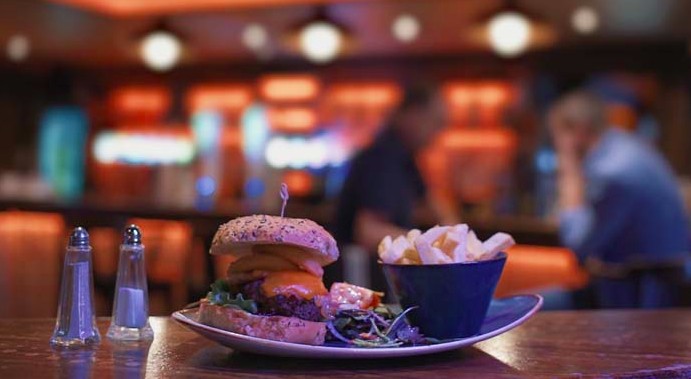 5 of the best Waterford pubs for food – burgers, pizzas and&nbsp;pints